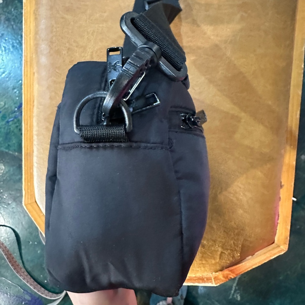 Adidas Original Crossbody Bag - Picture 3 of 4